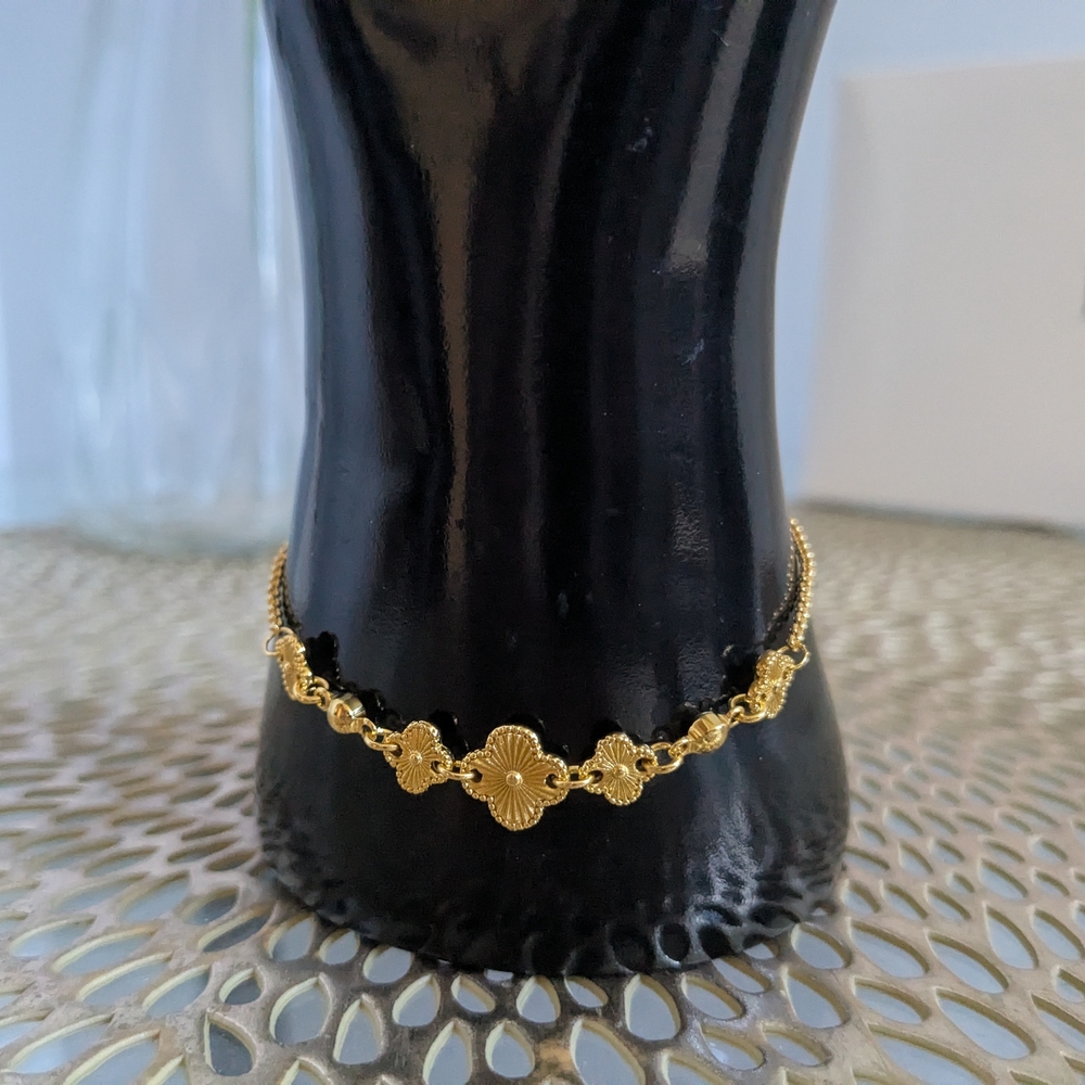Elegant Gold Floral Bracelet